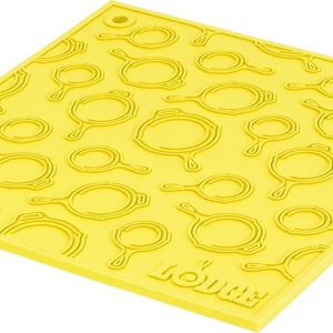 Žlutá silikonová podložka s reliéfem pod litinový hrnec/pánev Lodge