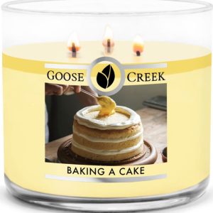Goose Creek – Moderní statek – Pečení dortu Aromatická svíčka ve skle 411 g