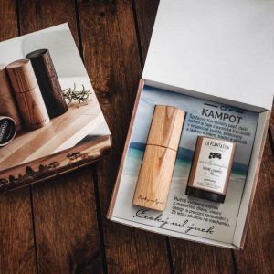 La Plantation Dárková sada s luxusním mlýnkem z jasanu s černým Kampotským pepřem