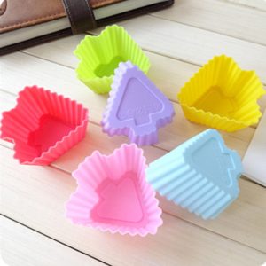 12 kusů barevných silikonových forem na muffiny – borovice