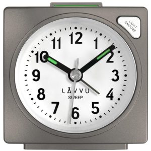 LAVVU LAS3045 – Budík SWEEP s plynulým chodem v mosazné barvě – 3 ROKY ZÁRUKA!