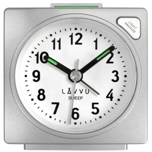 LAVVU LAS3046 – Stříbrný budík SWEEP s plynulým chodem – 3 ROKY ZÁRUKA!