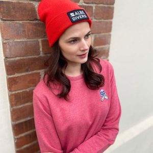 Albe čepice červená