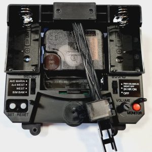 HRK100 – Kyvadlový hodinový strojek s mnoha funkcemi včetně ručiček