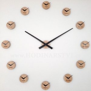 KUBRi 0001A – dubové hodiny české výroby se zobrazením 12 časových zón