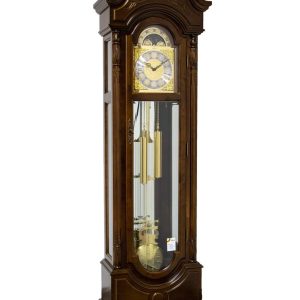 Adler 10017-W – Sloupové hodiny s půlovým závažovým strojem od německé firmy Hermle