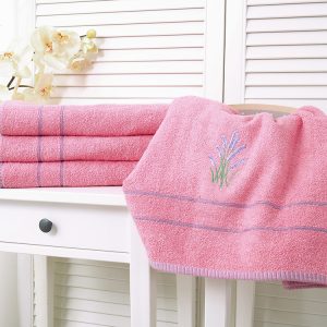 B.E.S. – Petrovice, s.r.o. Osuška s výšivkou 65×130 Levandule – Starorůžová