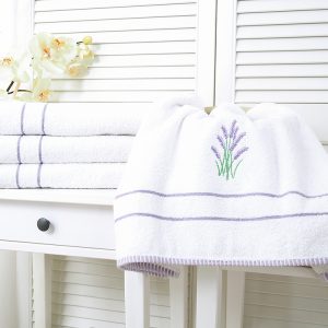 B.E.S. – Petrovice, s.r.o. Ručník s výšivkou 50×90 Levandule – Bílá