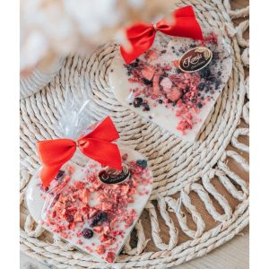 Kamila Chocolates Srdce z bílé čokolády sypané lyofilizovaným ovocem 100 g DMT 09/24